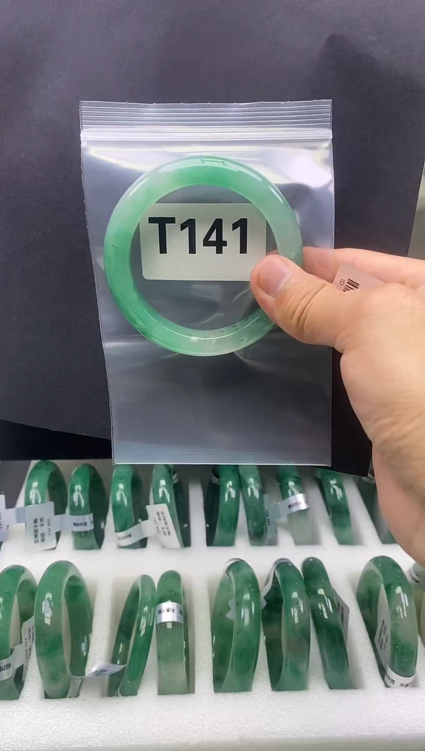 未镶嵌手镯石英质玉（非洲翠）57圈口T141