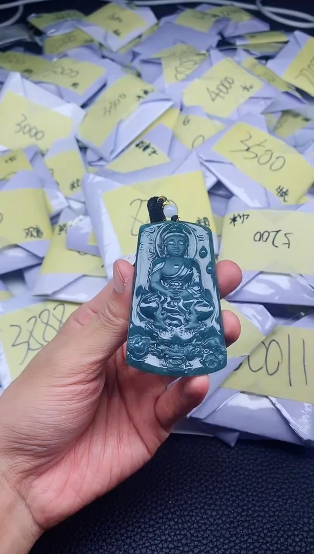 翡翠未镶嵌颈饰