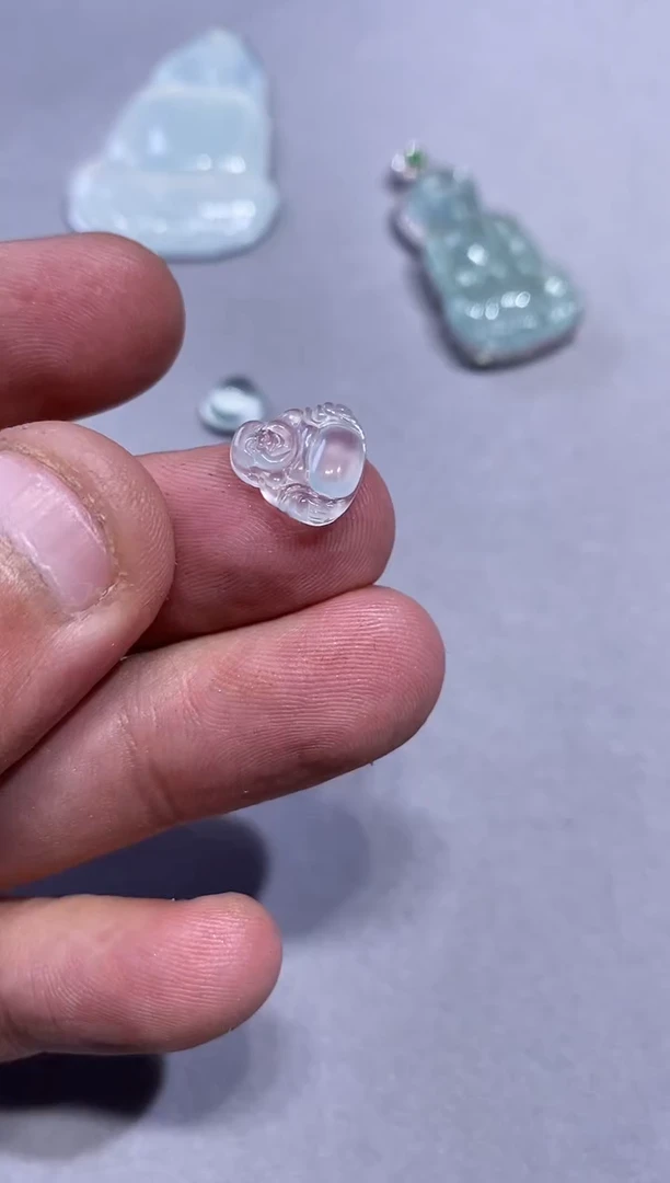 吊坠(不含链)未镶嵌翡翠佛公299  11.3  11.8  2.9