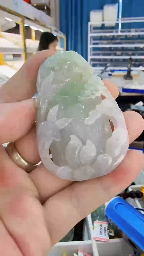 翡翠未镶嵌吊坠(不含链)112