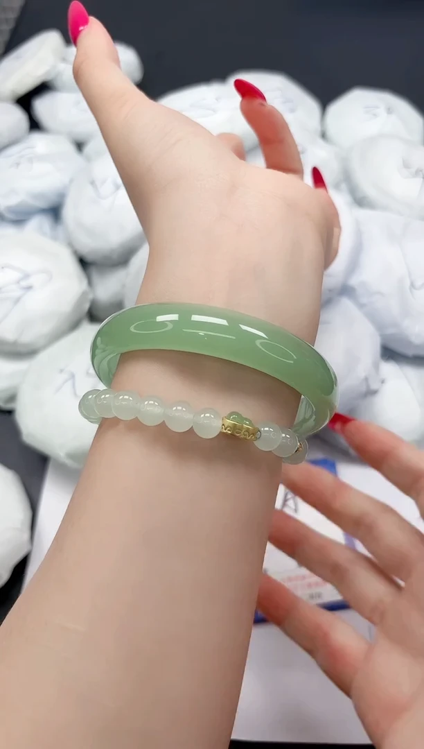 未镶嵌手镯石英质玉A209/65