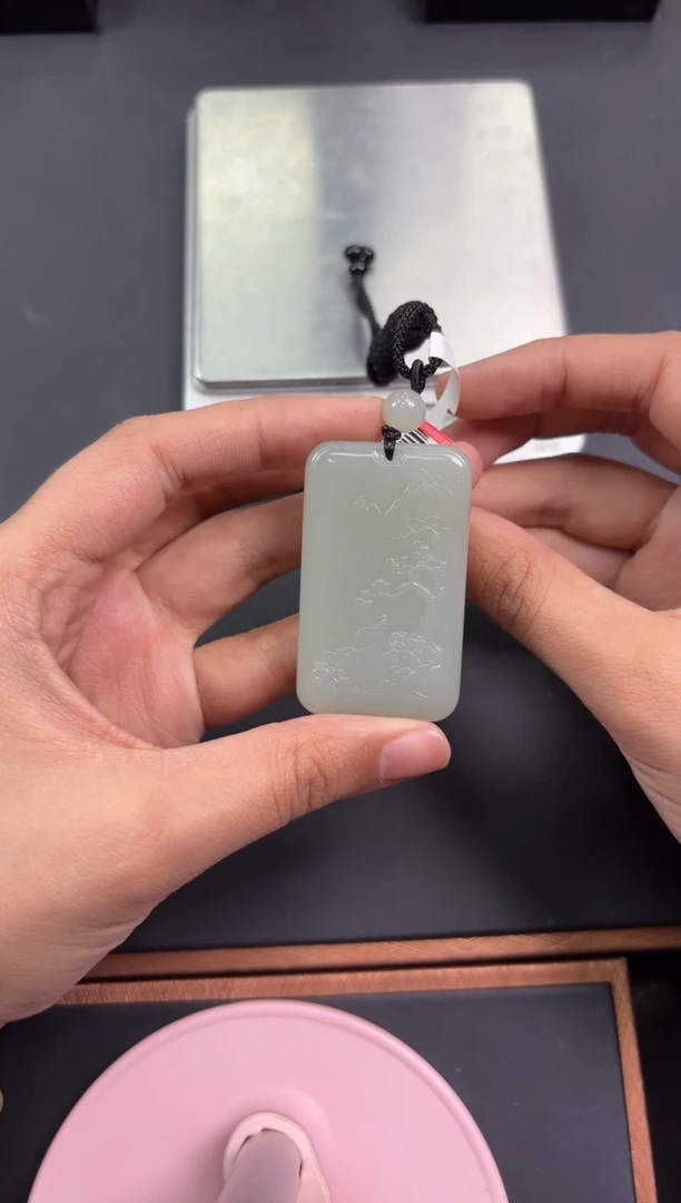 【闪购商品】和田玉吊坠(赠链)未镶嵌且末微色差近矿吊坠