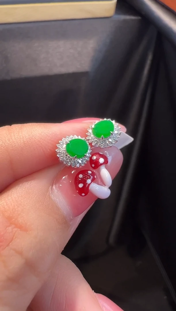 翡翠18K金镶嵌耳饰?**极耳饰
