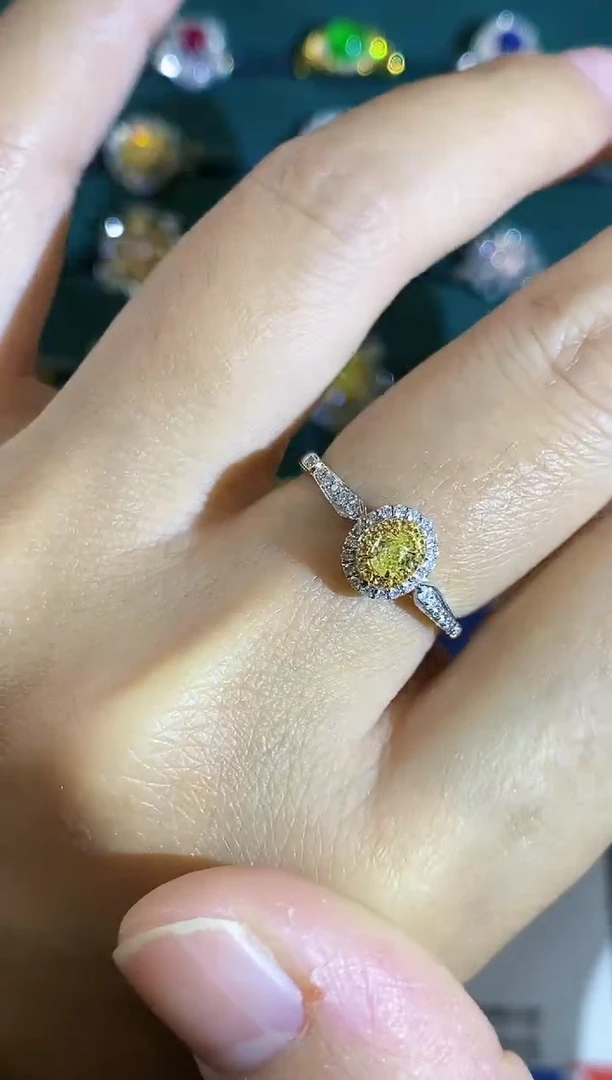 18K金镶嵌戒指钻石戒指