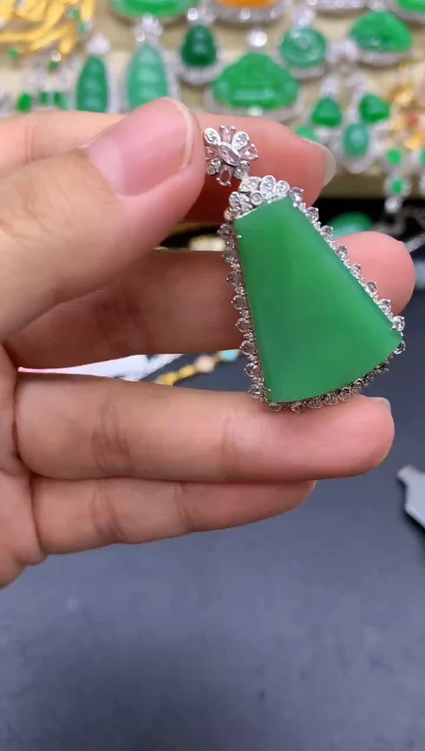 颈饰18K金镶嵌翡翠341-中国好珍宝
