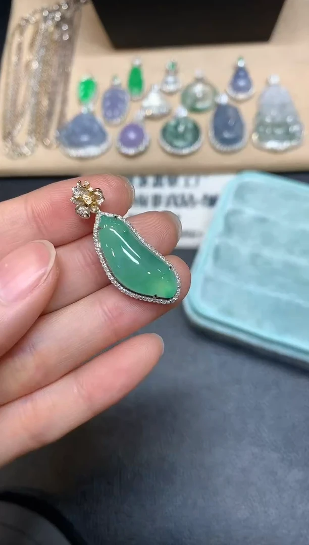 【闪购商品】翡翠颈饰18K金镶嵌【无服务费