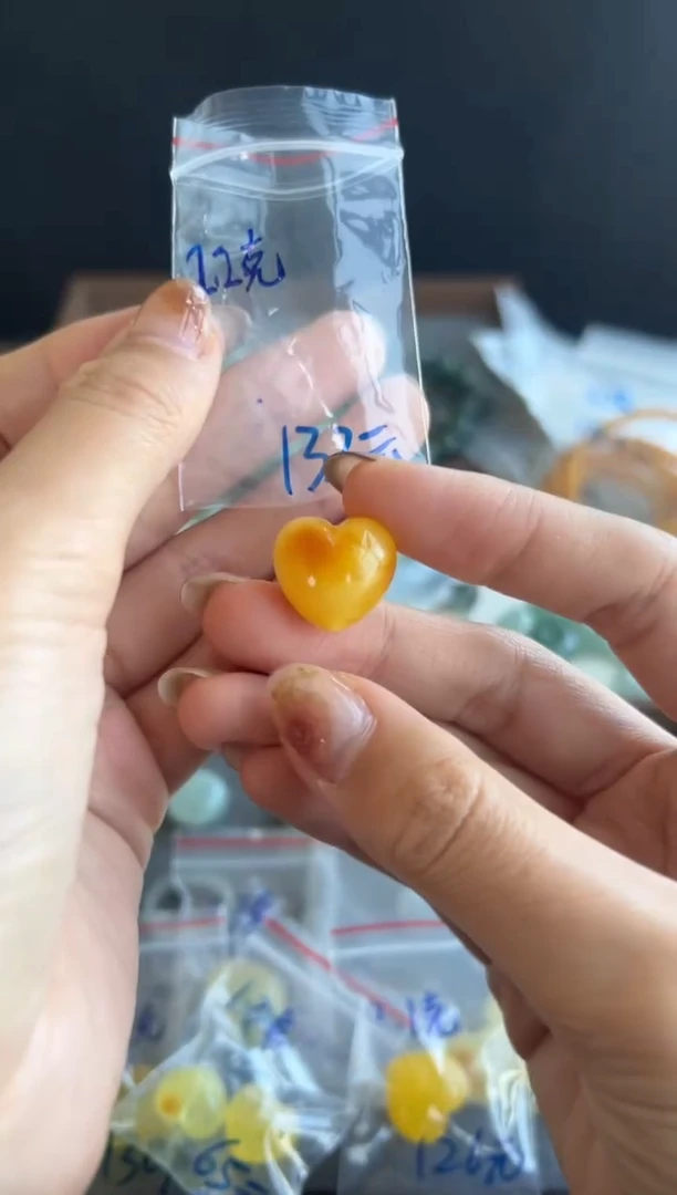 未镶嵌吊坠(不含链)蜜蜡2.2g蜜蜡爱心