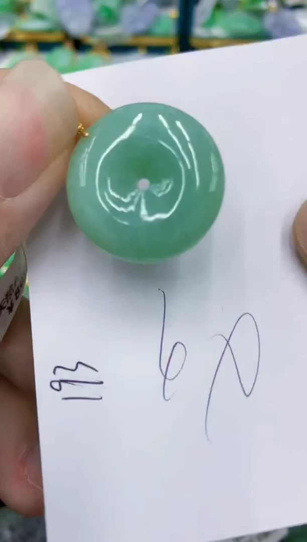 翡翠18K金镶嵌颈饰1111111111