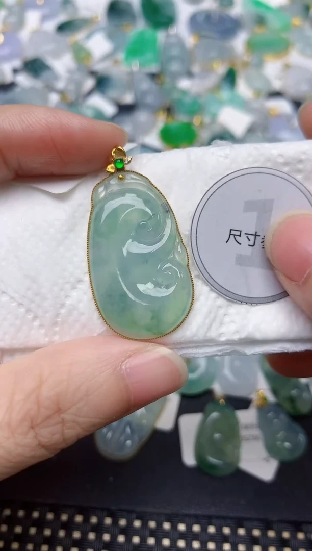 颈饰18K金镶嵌翡翠天然缅甸A货翡翠