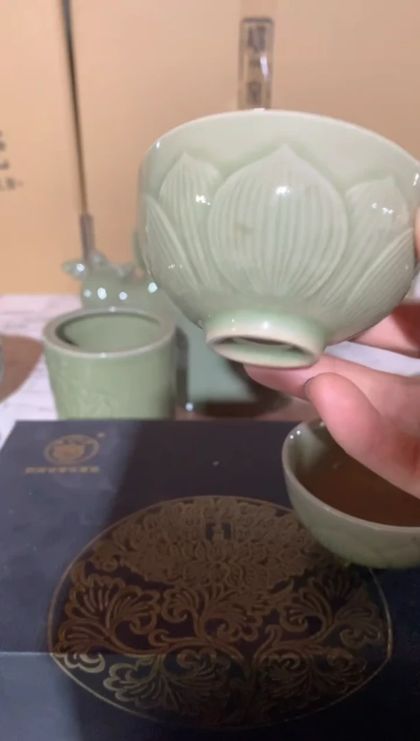 瓷片冬**光微瑕处理 091504 莲瓣半圆杯 一个