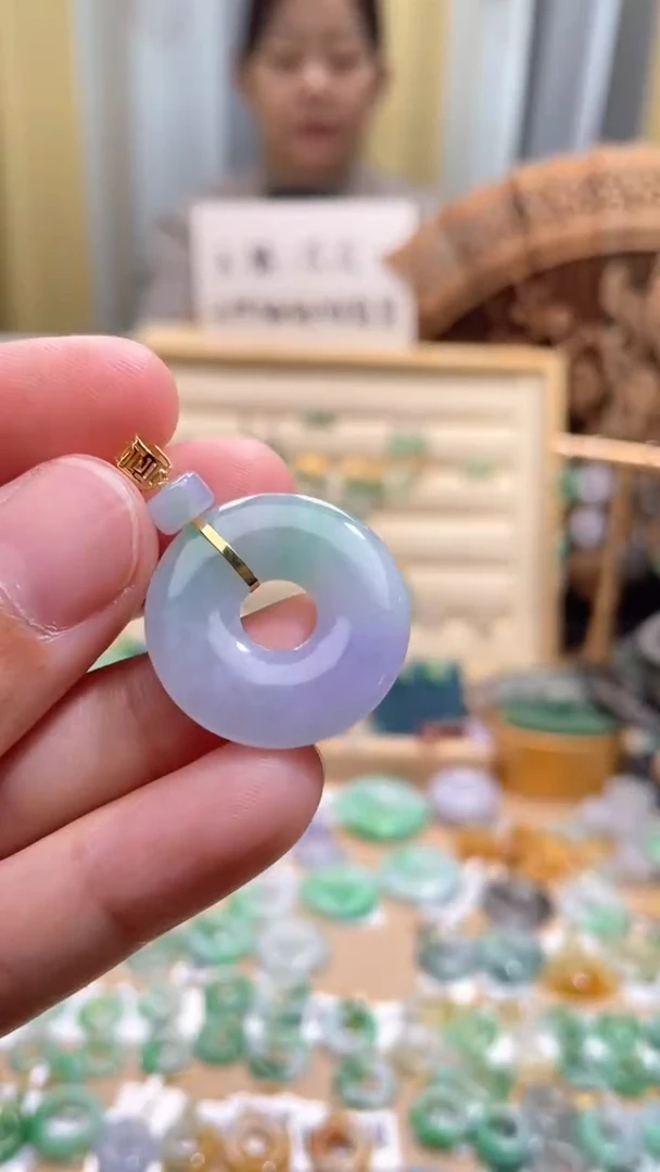 颈饰18K金镶嵌翡翠甜甜圈