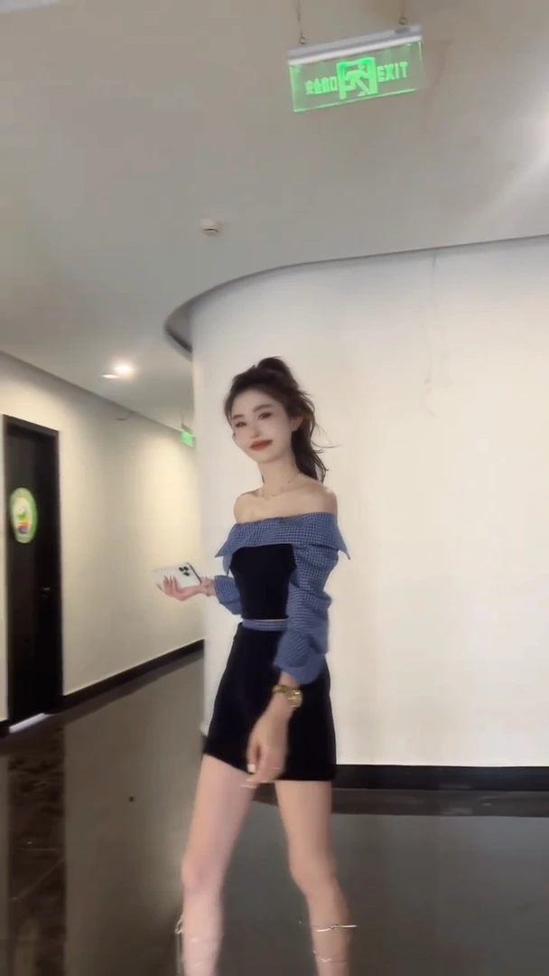 2025早秋新款时尚套装气质显瘦洋气休闲百搭性感辣妹一字肩上衣女