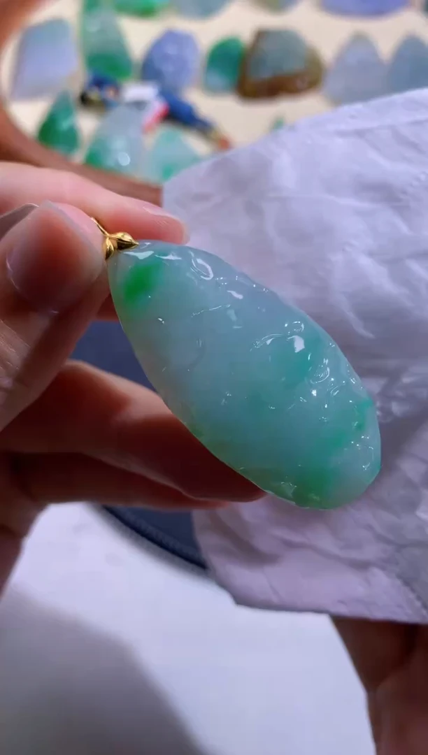 颈饰未镶嵌翡翠