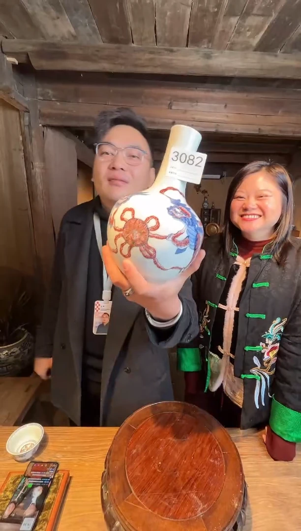 【闪购商品】瓶景德镇陶瓷青花釉里红赏瓶3082