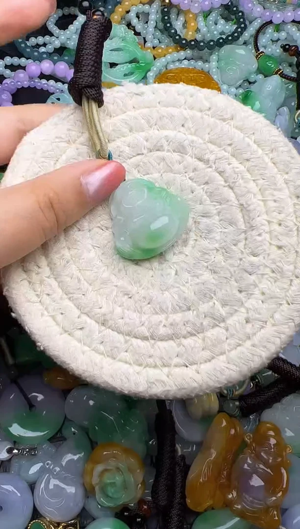 颈饰未镶嵌翡翠天然缅甸翡翠吊坠