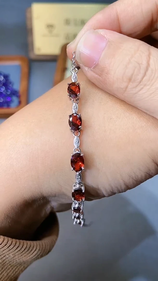 【闪购商品】石榴石手链银S925镶嵌354