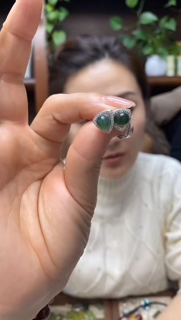 未镶嵌岫玉耳钉多样性发货其中发一
