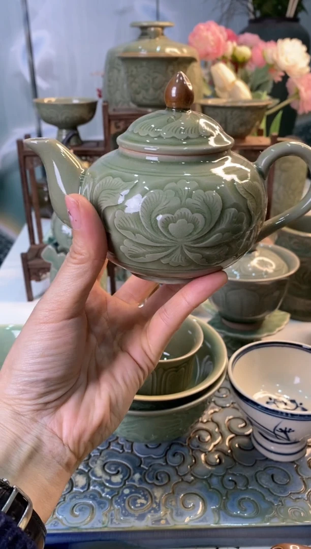 【闪购商品】011813 大师手工刻花茶壶微瑕