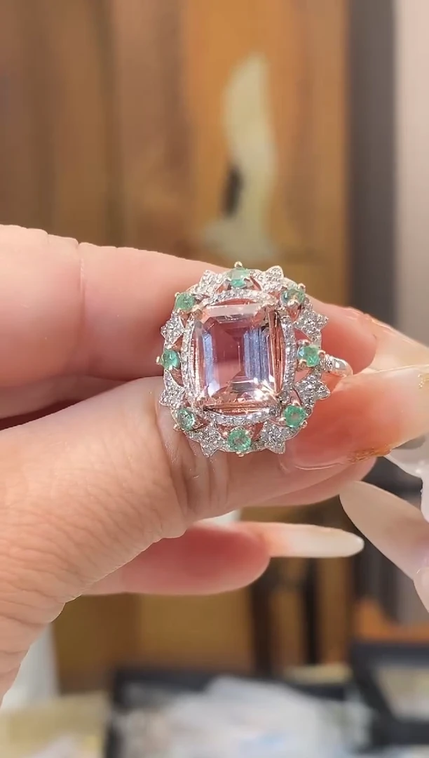 18K金镶嵌戒指绿柱石（摩根石）天然摩根石戒指3.08ct