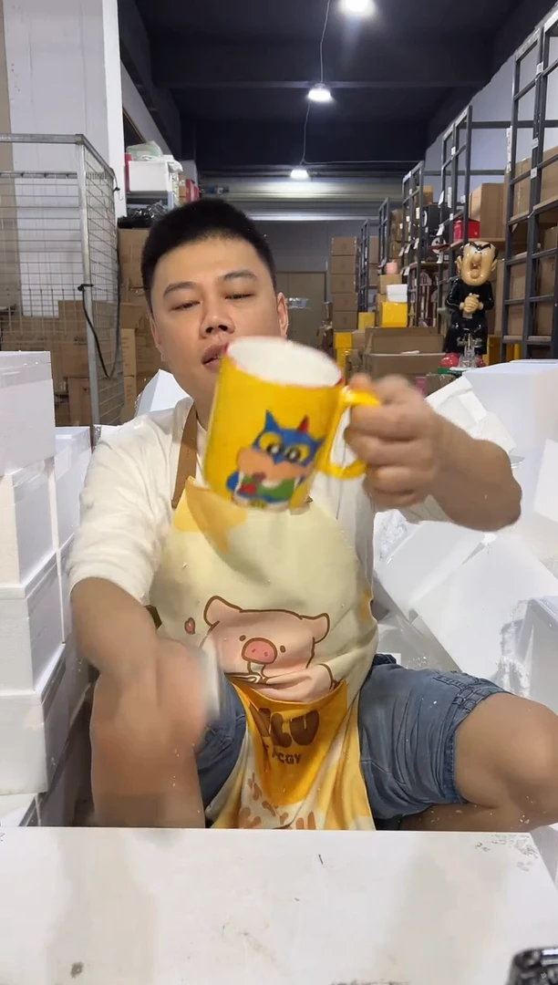 瓷片黄色小新变装超人水杯微瑕