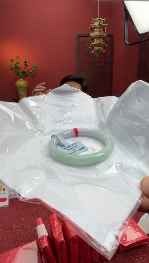 未镶嵌手镯（圆镯）翡翠翡翠手镯3