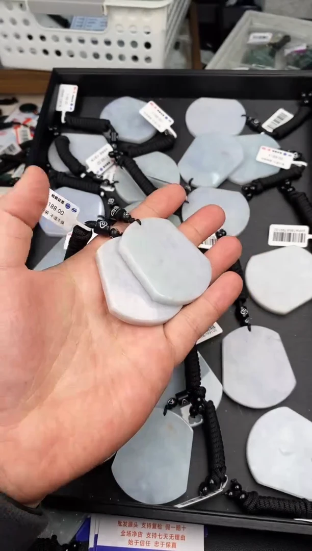 【闪购商品】翡翠颈饰未镶嵌  多样性发其一