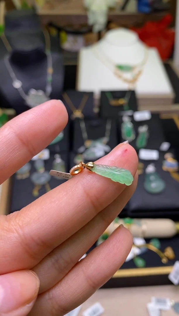 【闪购商品】翡翠颈饰18K金镶嵌净货17933