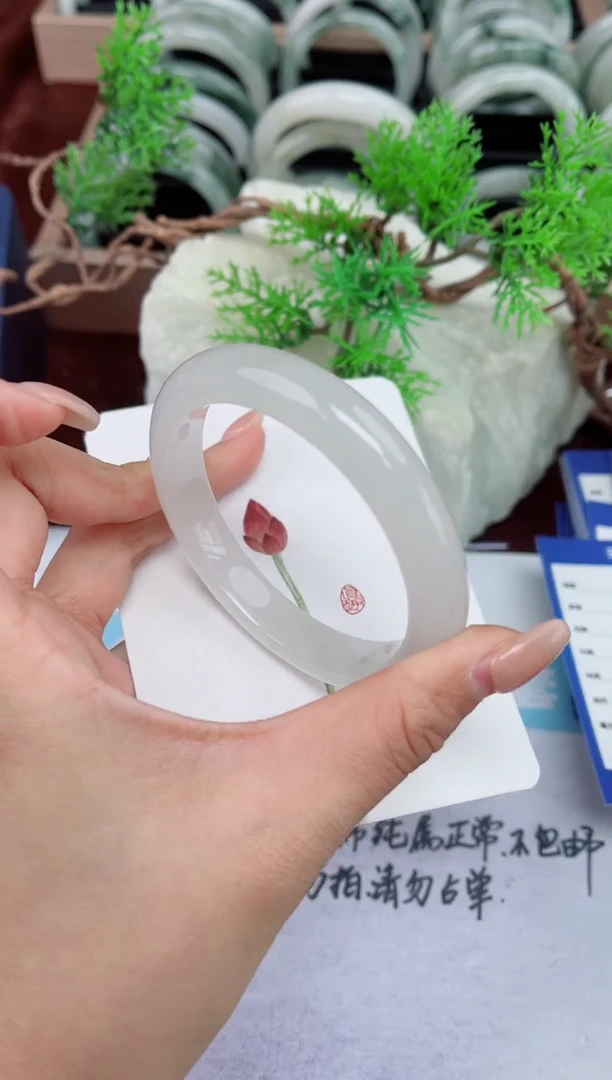 【闪购商品】石英质玉手镯未镶嵌320