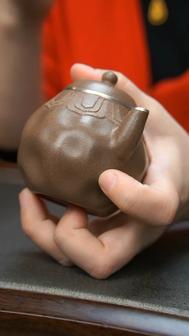 【闪购商品】紫砂茶壶包银手捏陶刻壶