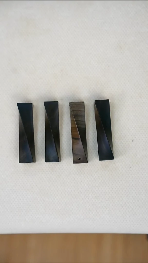 檀香雕刻 小蛮腰吊坠阴沉