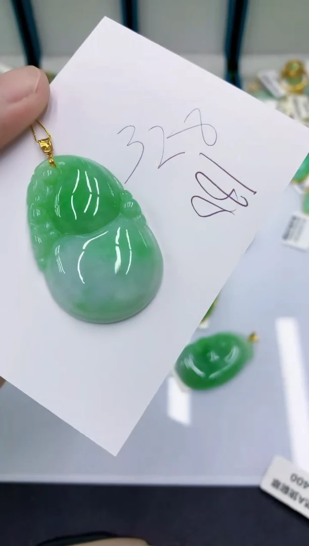 颈饰18K金镶嵌翡翠翡翠