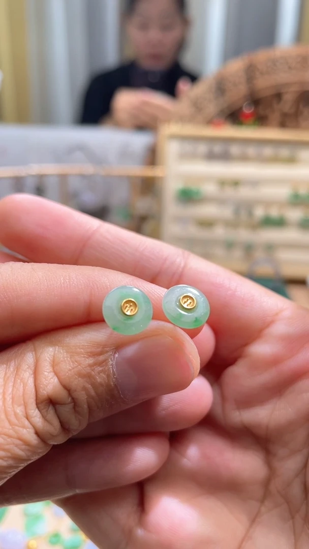 【闪购商品】翡翠颈饰18K金镶嵌平安扣一对耳钉