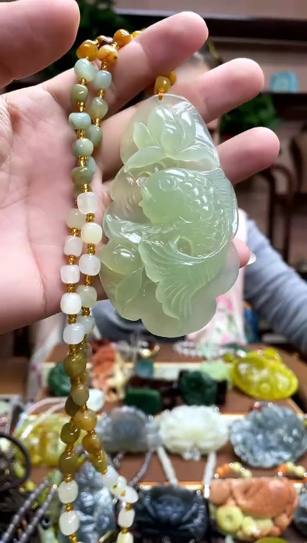 未镶嵌岫玉颈饰·