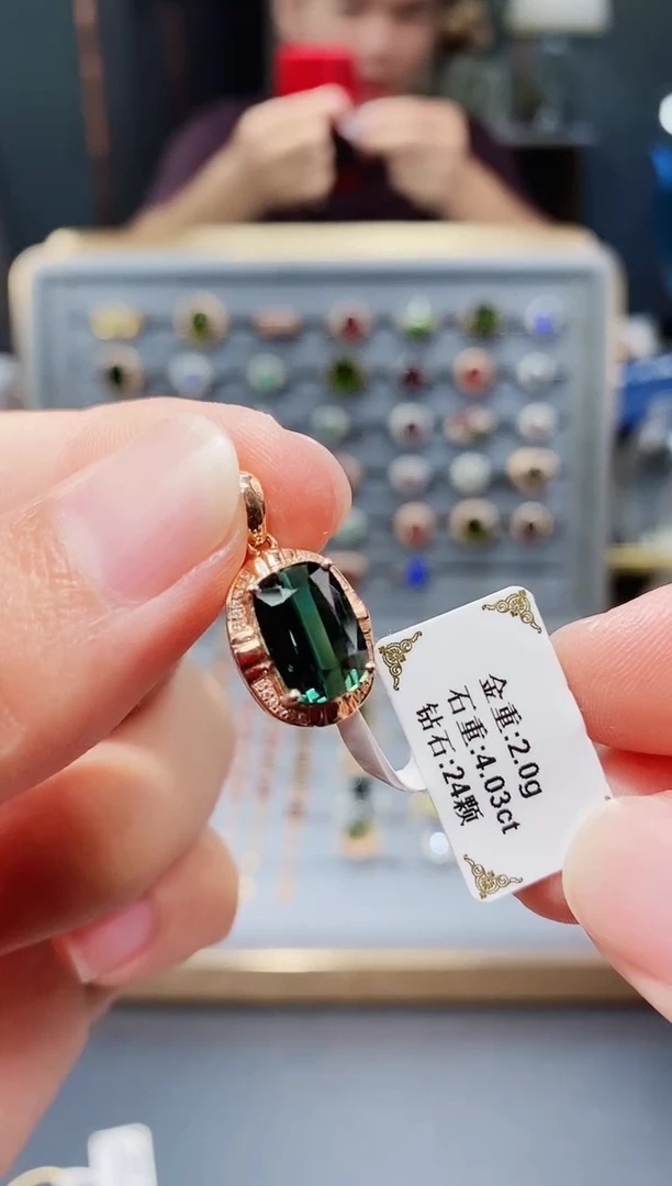 颈饰18K金镶嵌碧玺4.03.