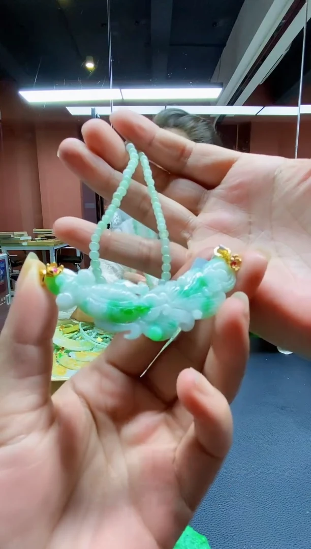 颈饰未镶嵌翡翠吊坠