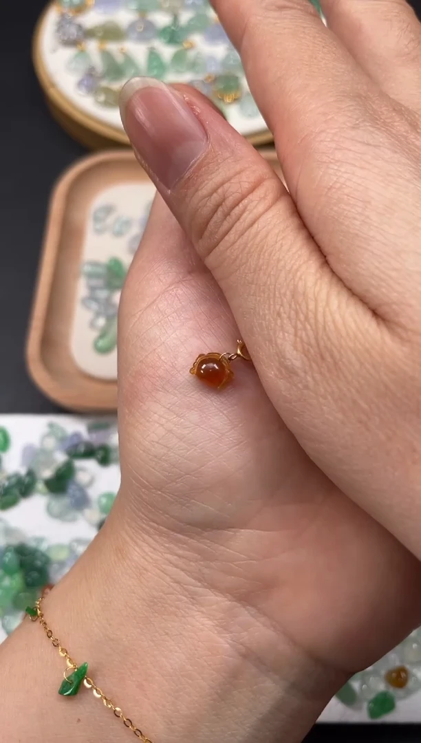 吊坠(不含链)18K金镶嵌翡翠一个JK132