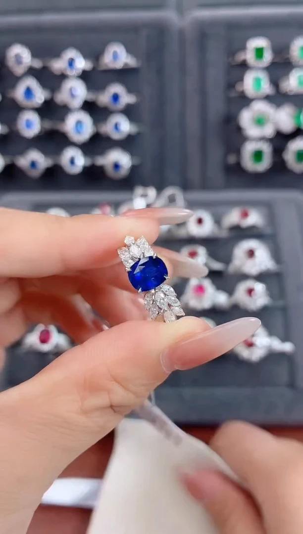 18K戒指蓝宝石18K金镶嵌-1.5克拉