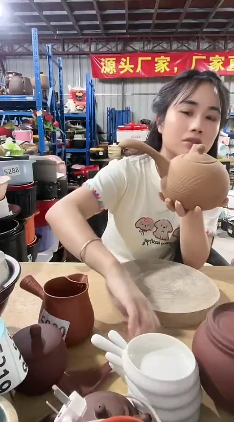 瑕疵紫砂手把壶带盖