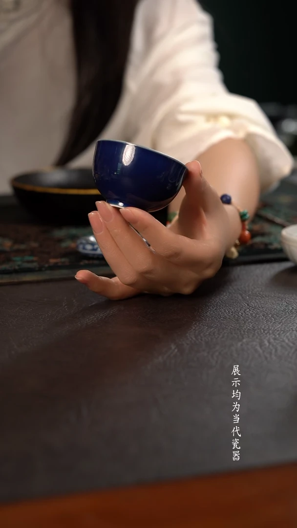 子润窑霁蓝蓝地茶花小碗杯