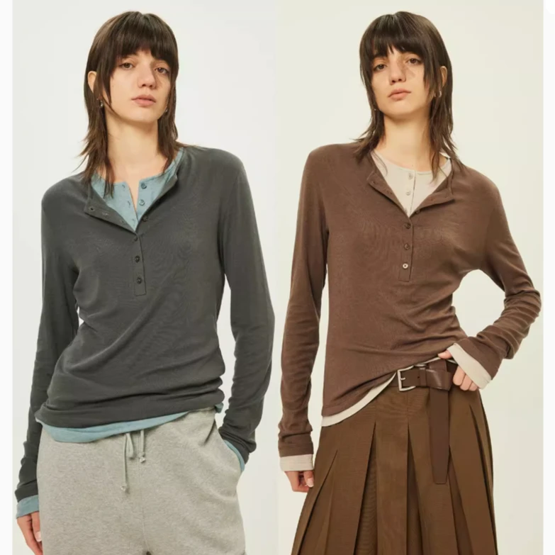 开间/苣轻柔羊毛天丝chao弹QQ糖时髦撞色假两件亨利纽扣领长袖T恤