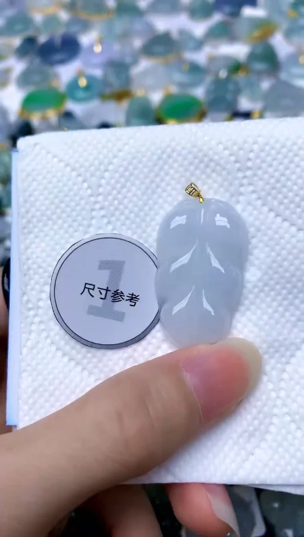 颈饰18K金镶嵌翡翠天然A货翡翠
