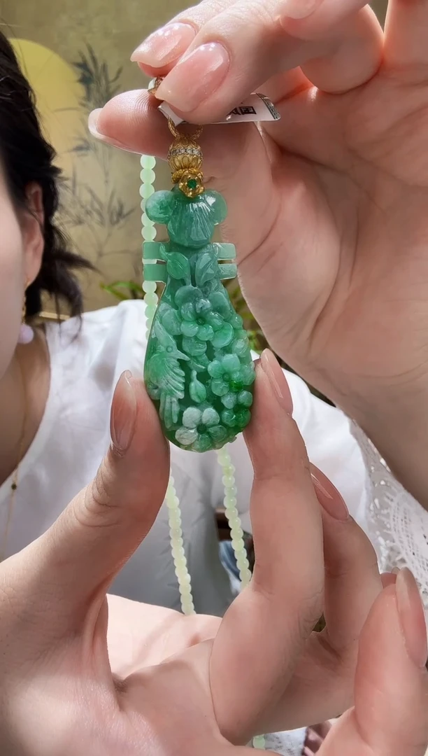 颈饰未镶嵌翡翠吊坠