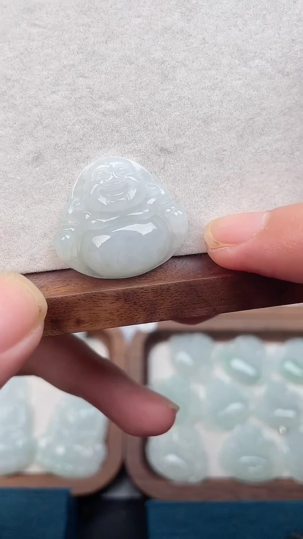 翡翠未镶嵌颈饰佛公