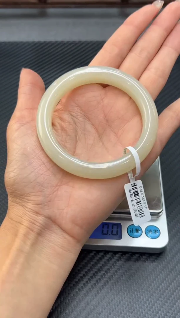 未镶嵌手镯和田玉黑山微色差58M