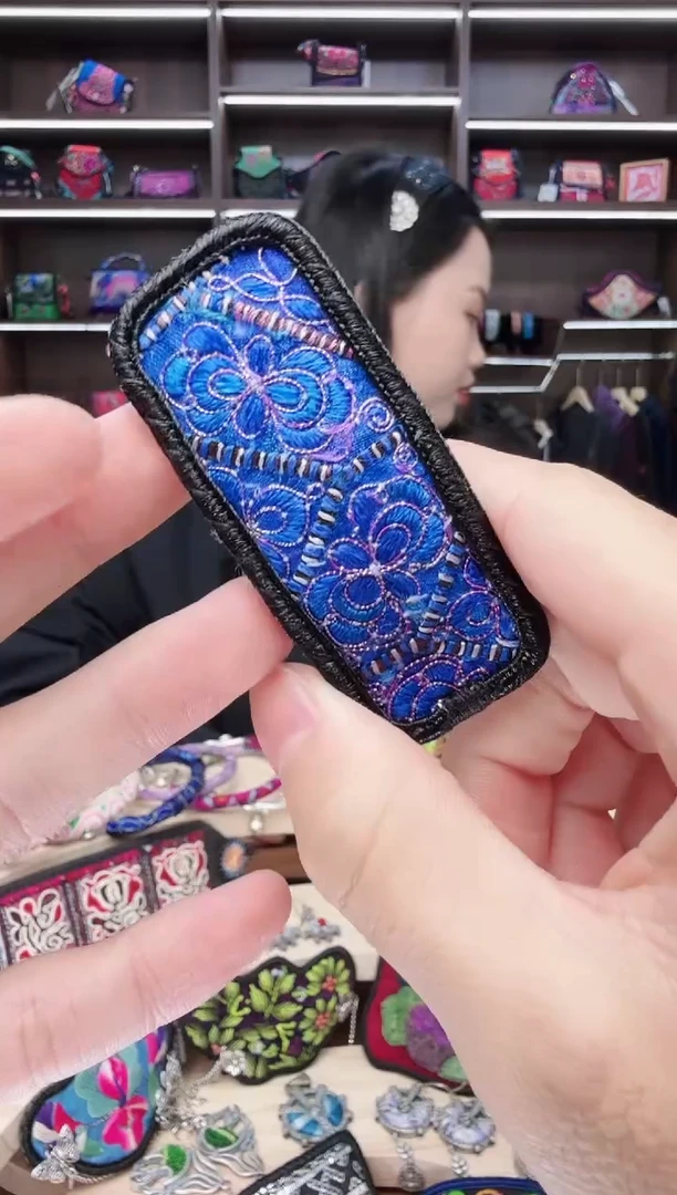 织绣5蒙阿苏苗绣传承店