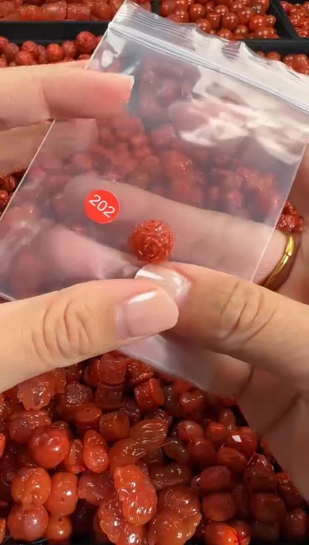 颈饰未镶嵌南红玛瑙1