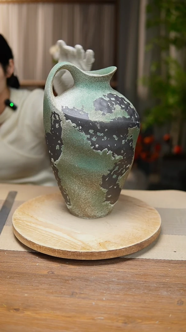 【闪购商品】陶瓷花器诧寂复古绿奶壶