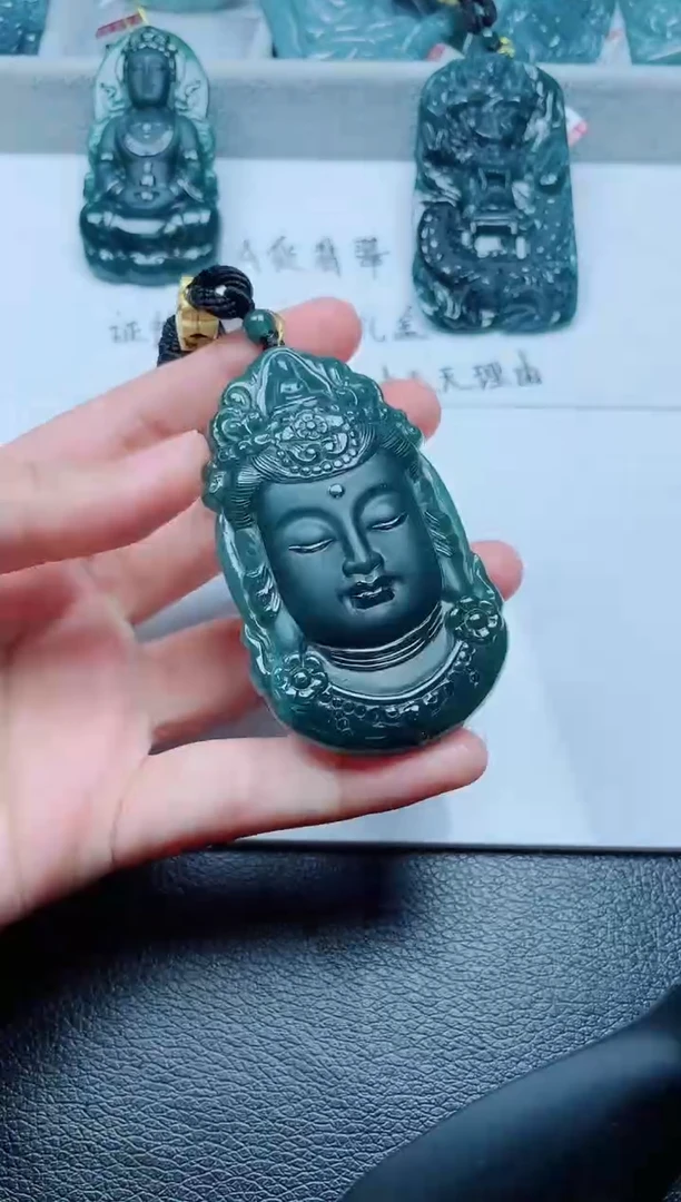 颈饰未镶嵌翡翠