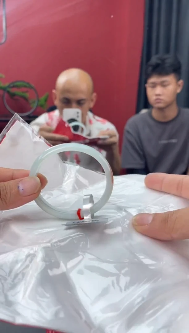未镶嵌手镯（贵妃镯）翡翠4