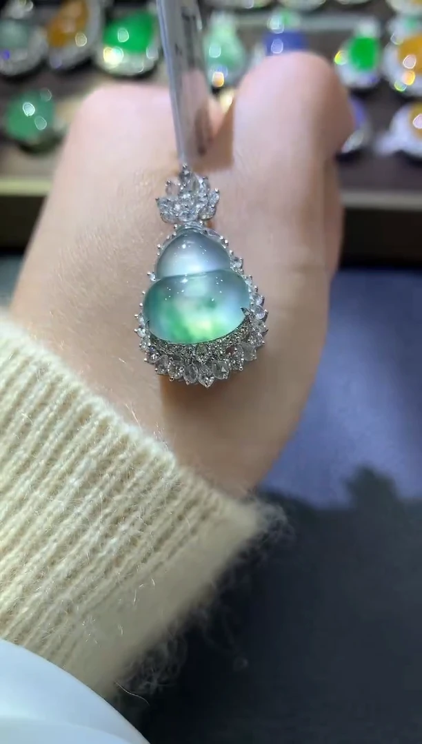 【闪购商品】翡翠吊坠(不含链)18K金镶嵌D71